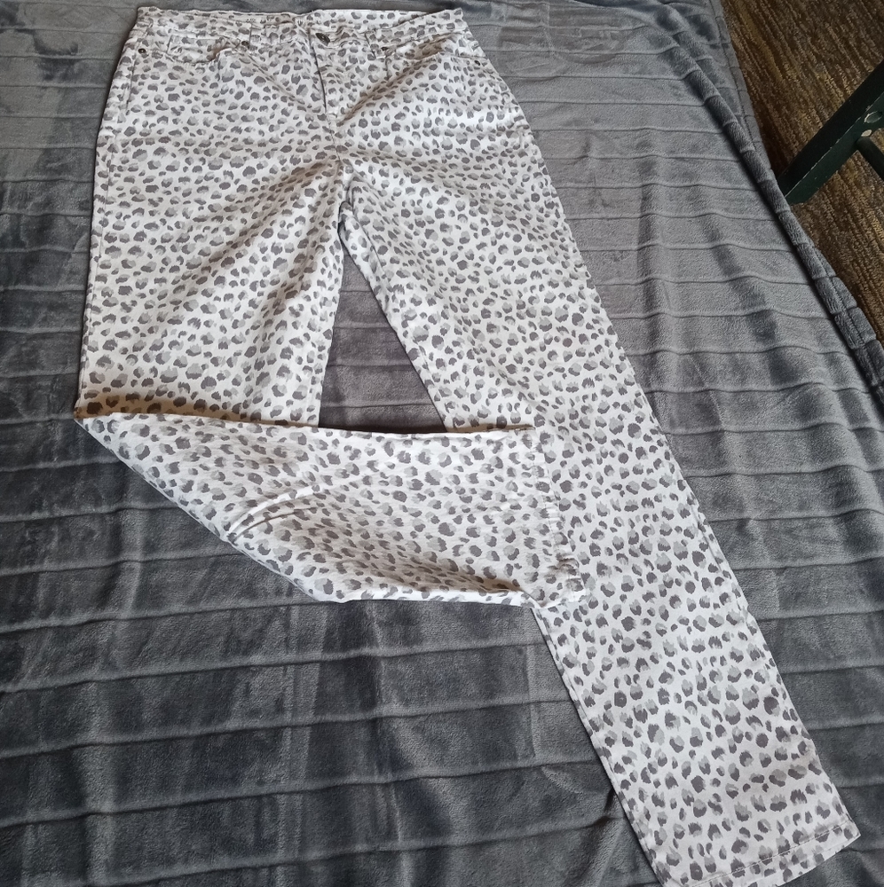Style & Co. Women's Straight Leg Jeans - Gray Leopard Print
